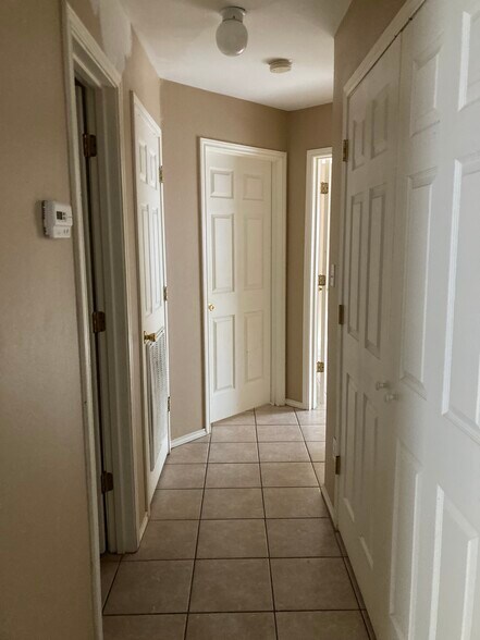 Building Photo - 2408 Moonlight Ln