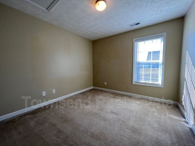 Building Photo - 1489 Mingary Ave