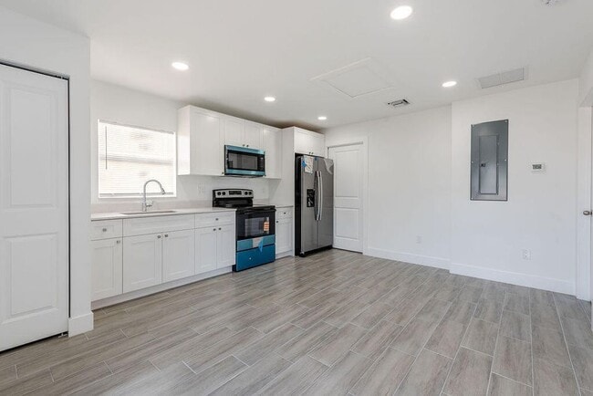 Building Photo - 3246 Jefferson St