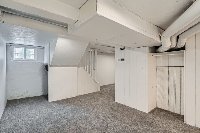 Building Photo - 960 Monroe St