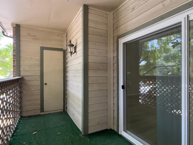 Building Photo - 6500 Harbor Town Dr
