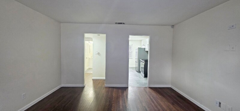 Building Photo - 1930 Hemlock St