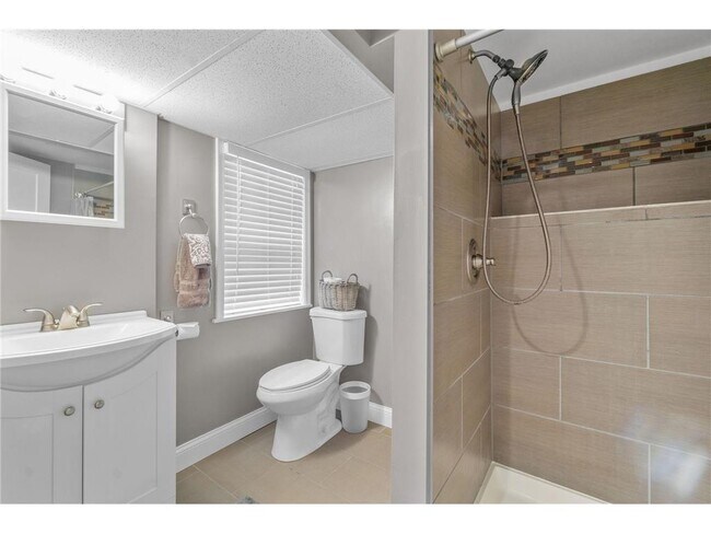 Building Photo - 5036 Richmond Dr
