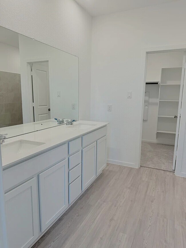 Building Photo - 6814 Dutch Iris Dr