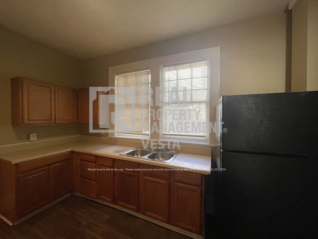 Building Photo - 1096 Hillyer Ave