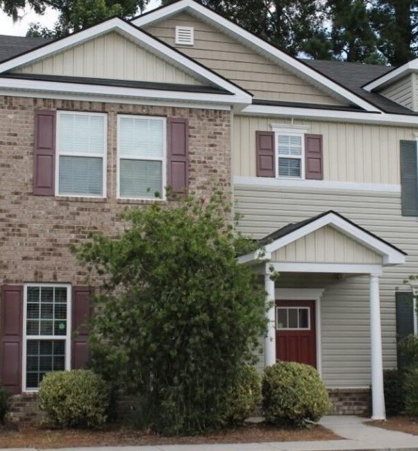 Primary Photo - Spacious 3 Bed 2.5 Bath Townhome