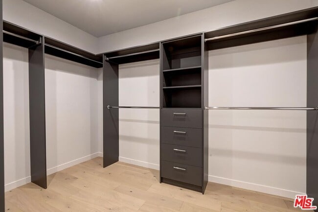 Building Photo - 2142 Century Park Ln