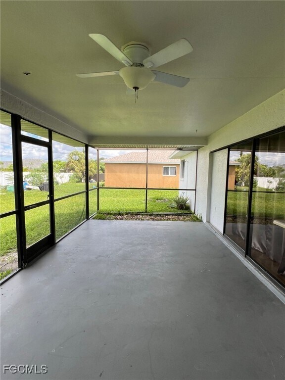 Building Photo - 704 NE 1st Ave