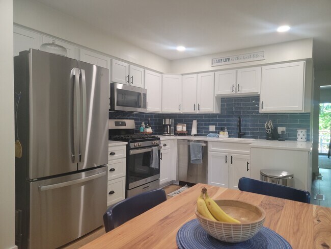 Building Photo - 9976 Edgewood Ave