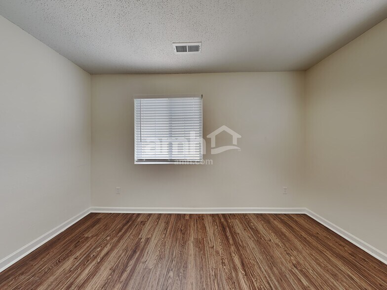 Building Photo - 712 Townsend Farm Dr