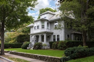 Building Photo - 17 Willow St