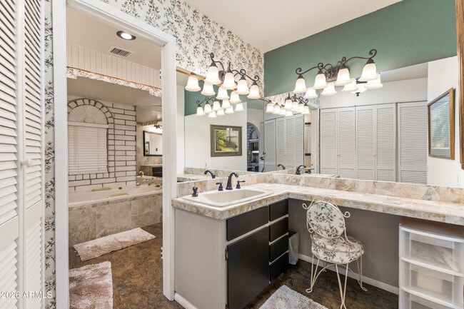 Building Photo - 322 N Cleopatra St