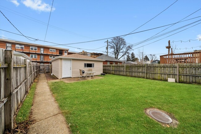 Building Photo - 4735 N Kilbourn Ave