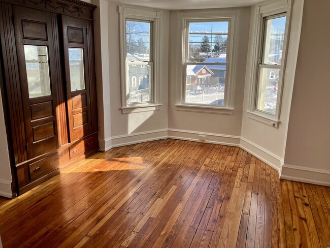 Building Photo - 227 Broadway