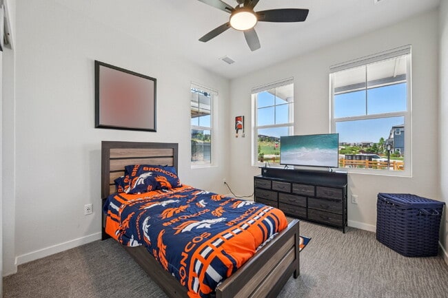 Building Photo - "Experience Spacious Comfort: 4-Bed, 3.5-Bath Retreat on Gladshine Drive!"