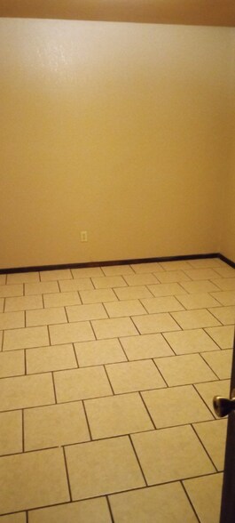 Building Photo - 902 Cynthia St