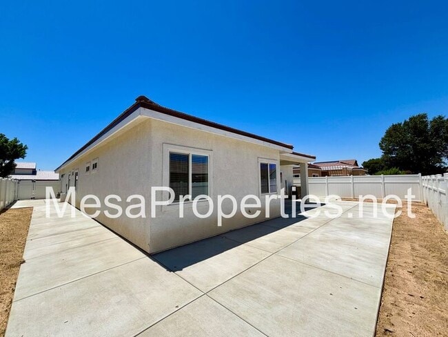 Building Photo - 13555 Sea Gull Dr