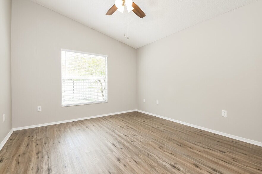 Building Photo - 2603 Spring Hill Dr
