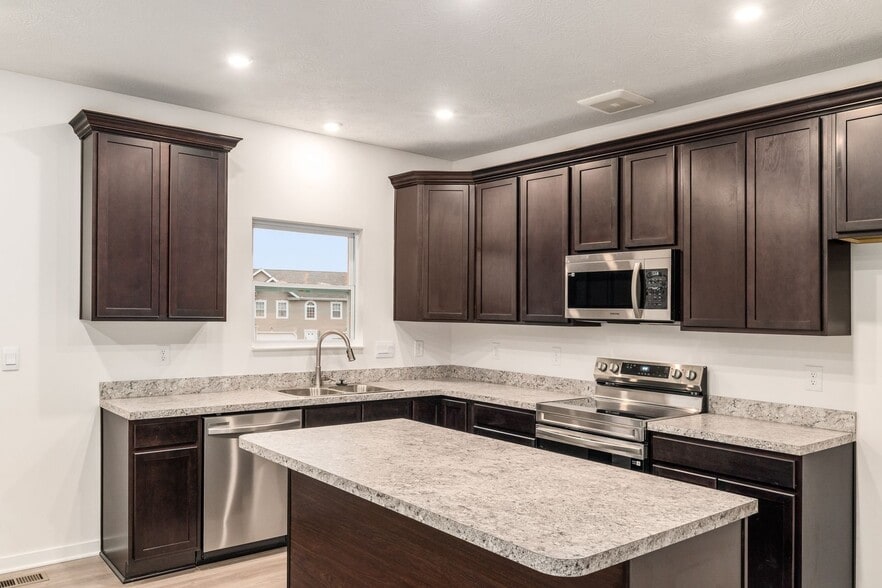 Building Photo - 162 Dusky Willow Dr