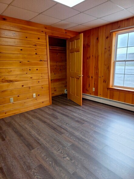 bedroom 2 closet - 32 Stagecoach Rd