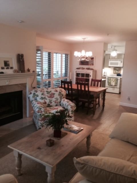 Building Photo - Fantastic Two Bedroom Condo Near Naval Pos...