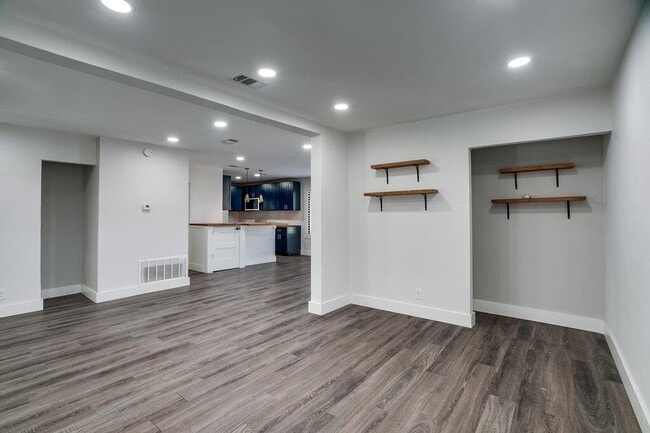 Building Photo - 1043 Springdale Rd