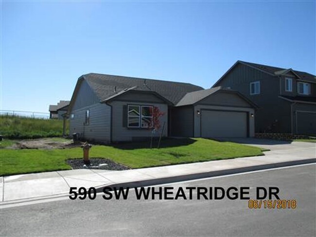 Building Photo - 3 Bedroom, 2 bathroom home on Sunnyside Hill!