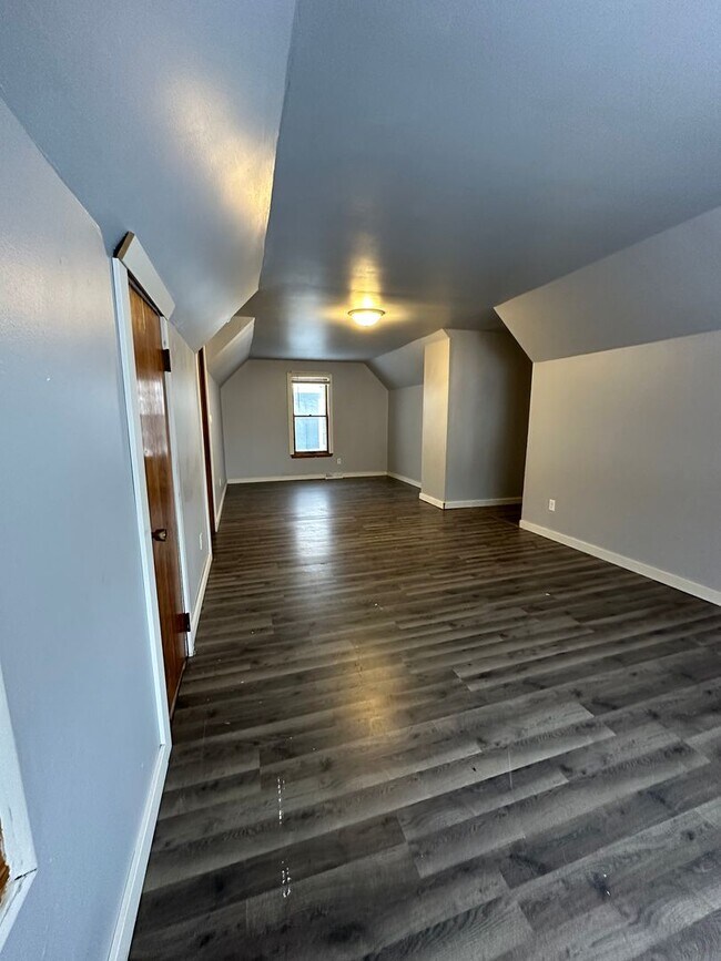 Building Photo - 1019 E Grand Ave