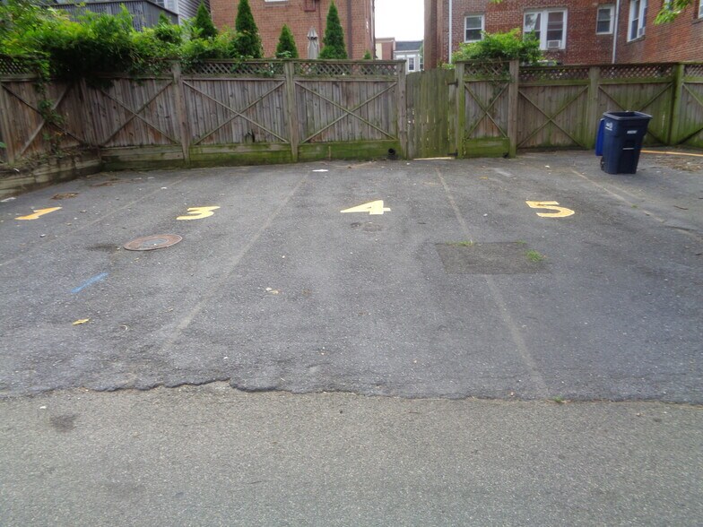 Building Photo - 3656 New Hampshire Ave NW