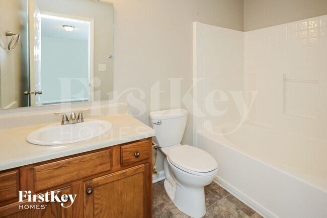 Building Photo - 699 Findlay Ln