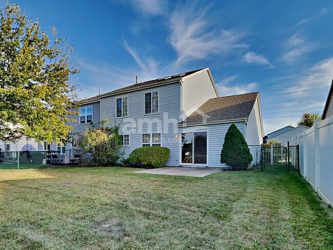 Building Photo - 1440 Summerhill Dr