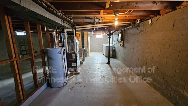 Building Photo - 1617 Flag Ave N