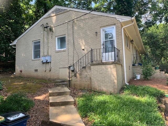 Building Photo - 597 Highland Ave
