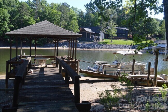 Building Photo - 17701 Burnt Hickory Dr