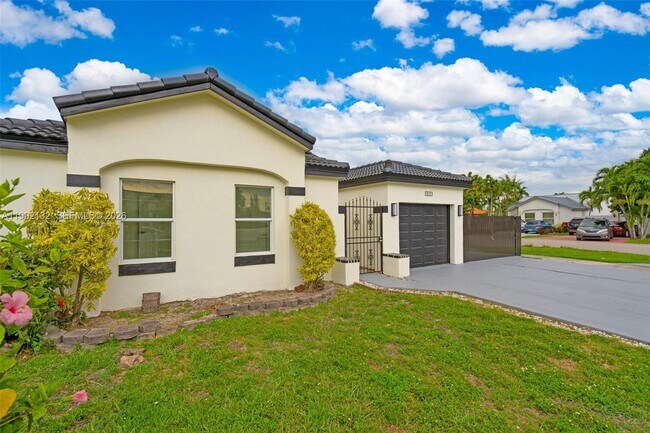 Building Photo - 803 NW 133rd Ct