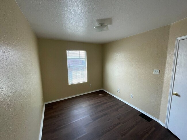 Building Photo - 4404 Abigail Dr