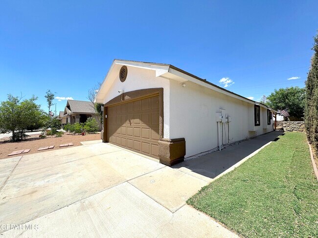Building Photo - 14309 Desert Orchid Dr