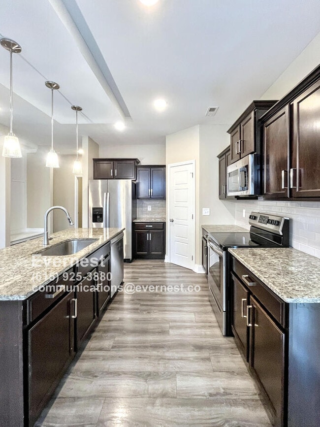 Building Photo - Spacious 4-Bedroom Home with Modern Comfor...