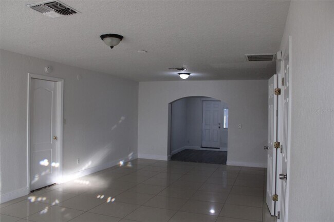 Building Photo - 116 Hermosillo Dr