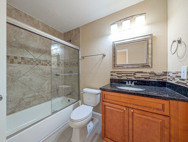 Building Photo - Beautifully remodeled condo for rent in Metrowest!