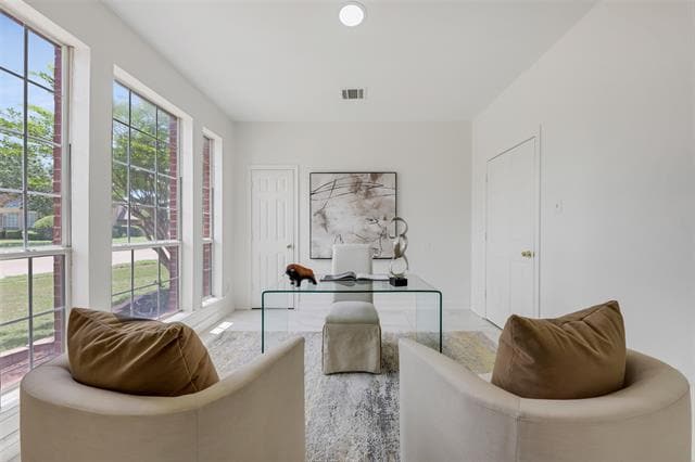 Building Photo - 9320 Vista Cir
