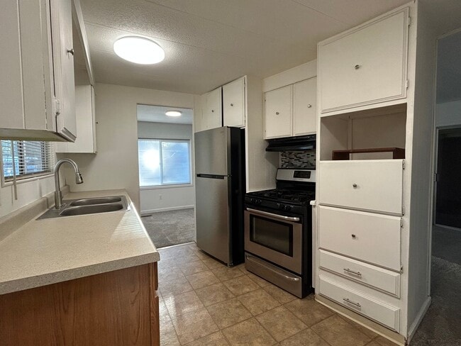 Building Photo - 452 Silver Leaf Dr