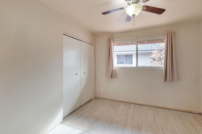 Building Photo - Spacious 6-Bedroom, 4-Bath Pool Home Near ASU Campus