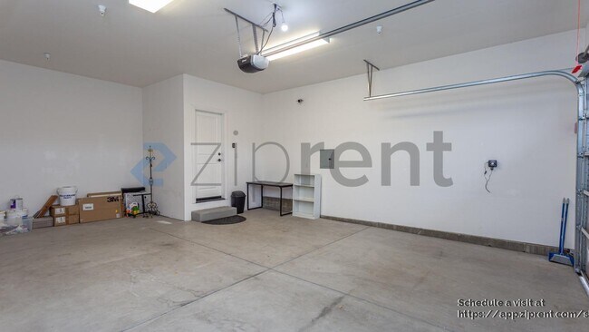 Building Photo - 1313 Crestview Ct