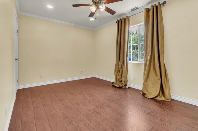 Building Photo - 5246 N Gareloch Ave
