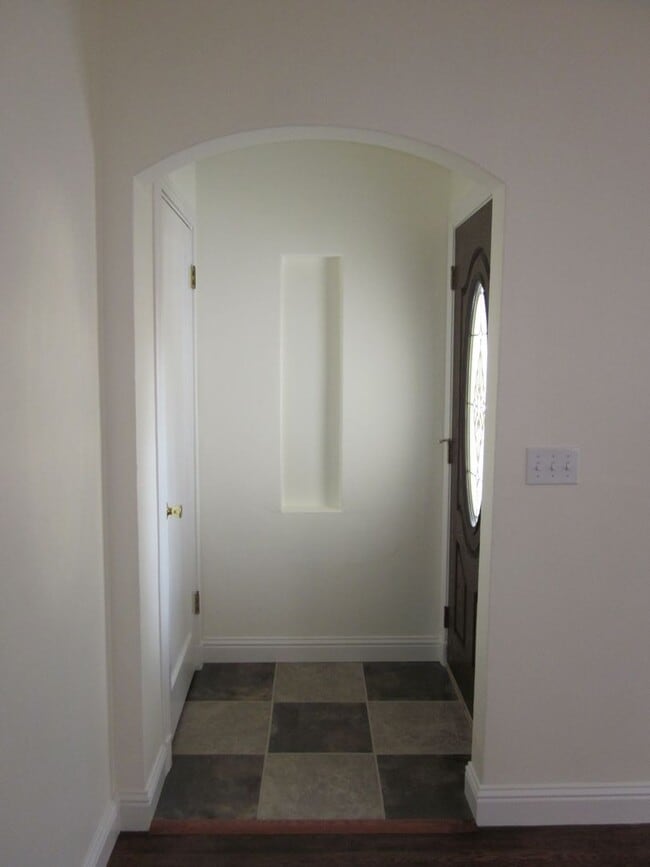 Building Photo - CHARMING 2-BEDROOM HOME IN VALLEJO