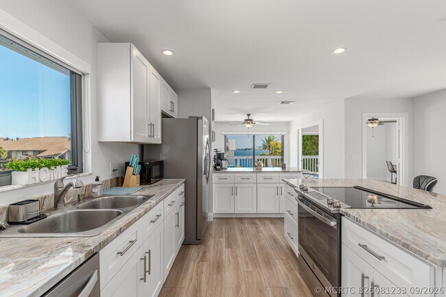 Building Photo - 1712 Sea Horse Pl