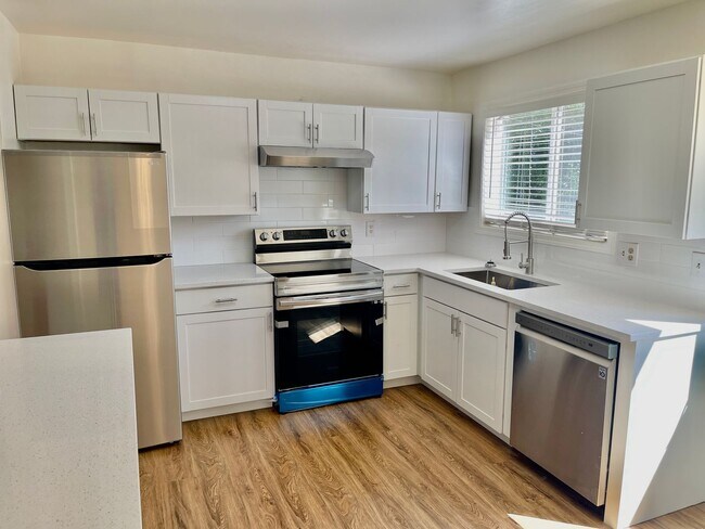 Building Photo - New on the Market!