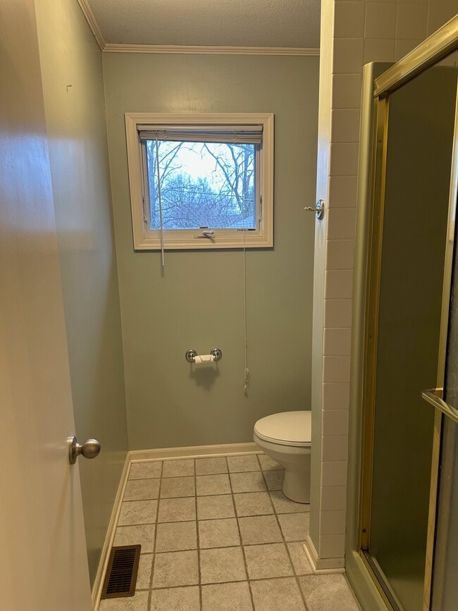 Building Photo - 776 Meadowbrook Ave