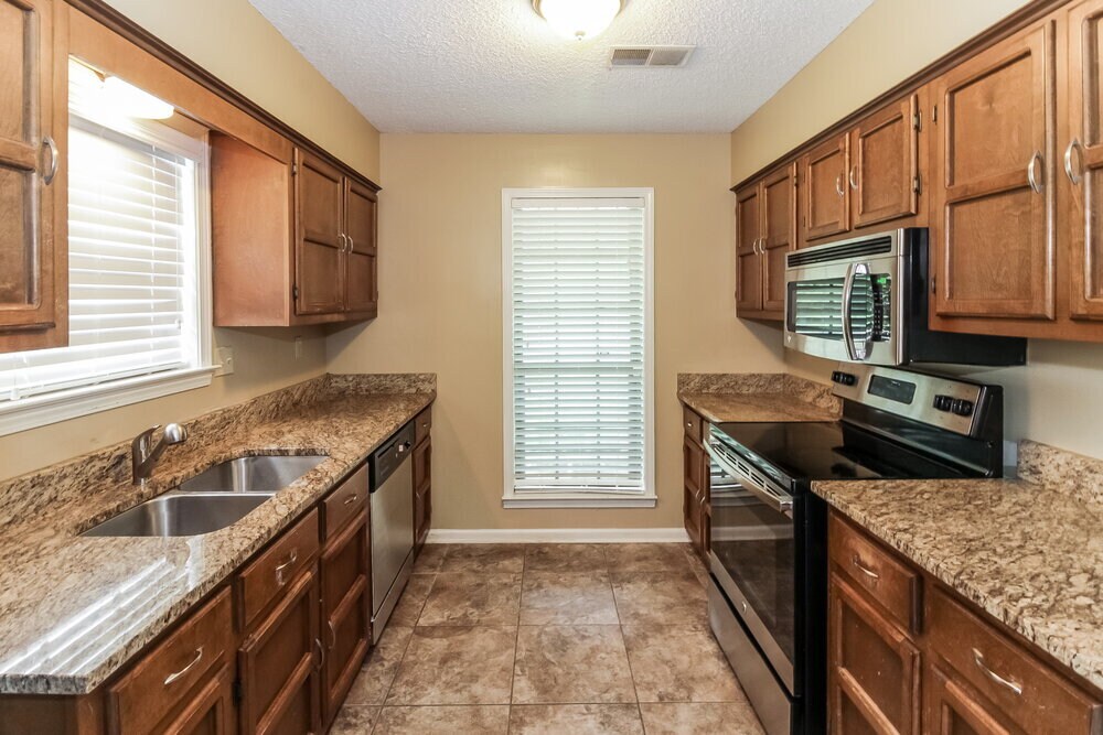 Building Photo - 6708 Henredon Dr